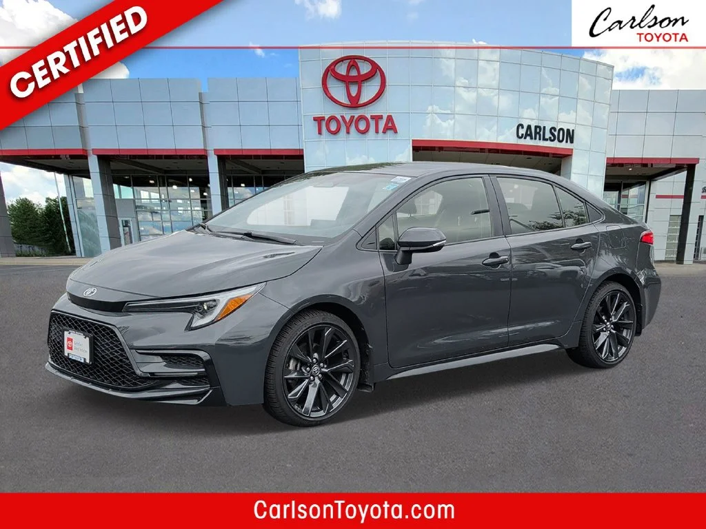 Used 2024  Toyota SE image 1