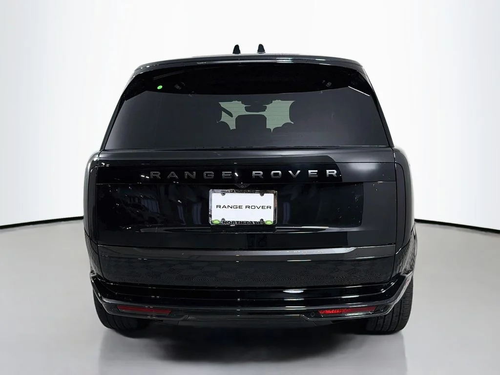 New 2026 Santorini Black Land Rover SE image 6