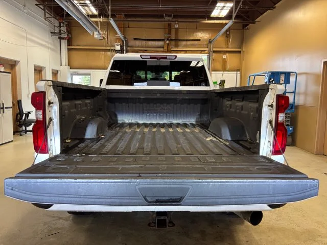 Used 2022 White Chevrolet High Country image 27