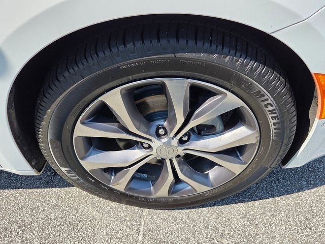 Used 2018 White Chrysler Limited image 11