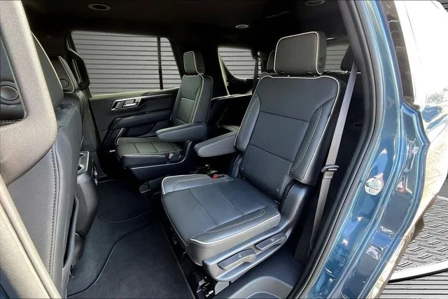 Used 2025 Blue Chevrolet Premier image 21
