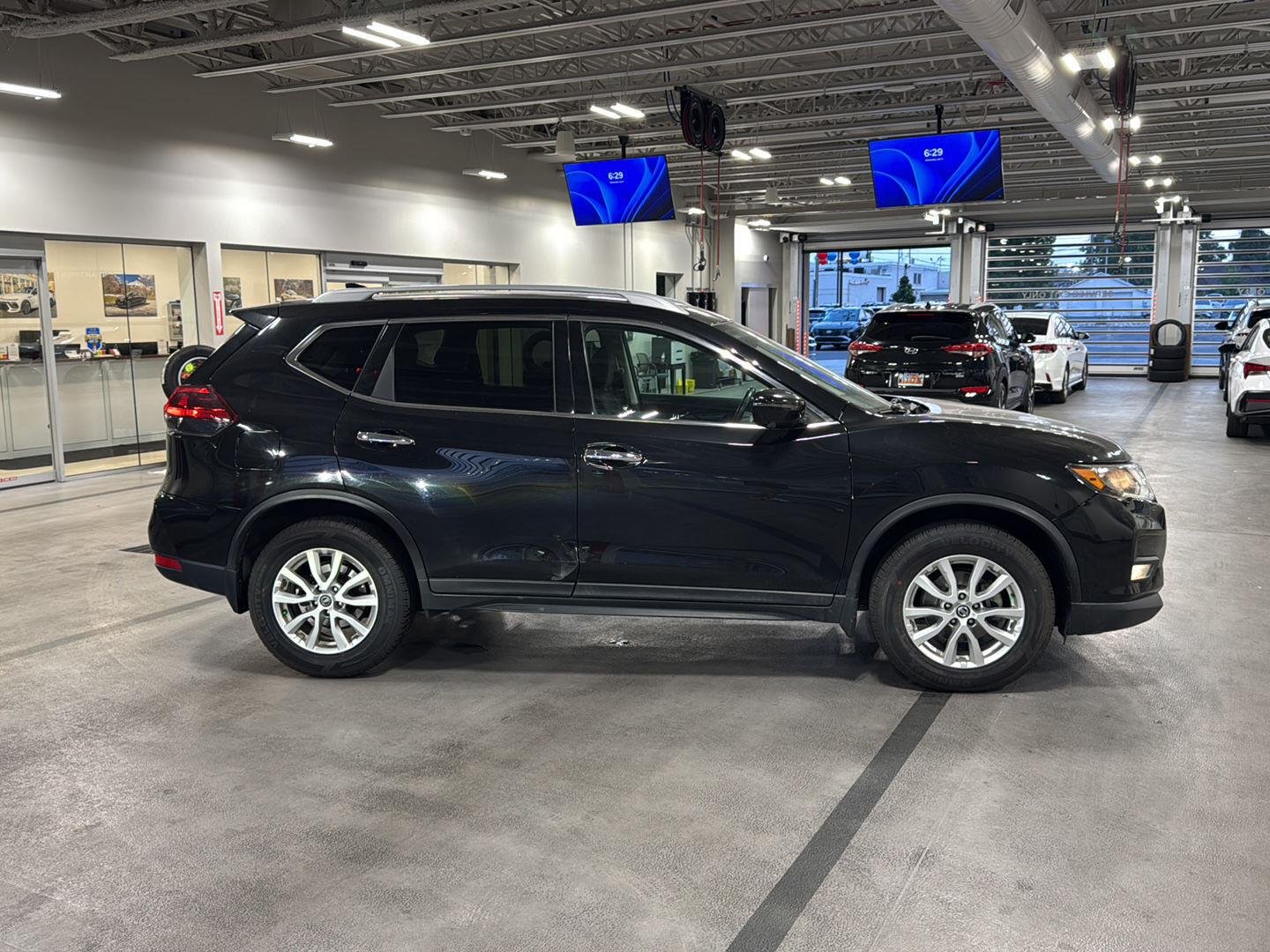2018 Nissan Rogue SV - Photo 9