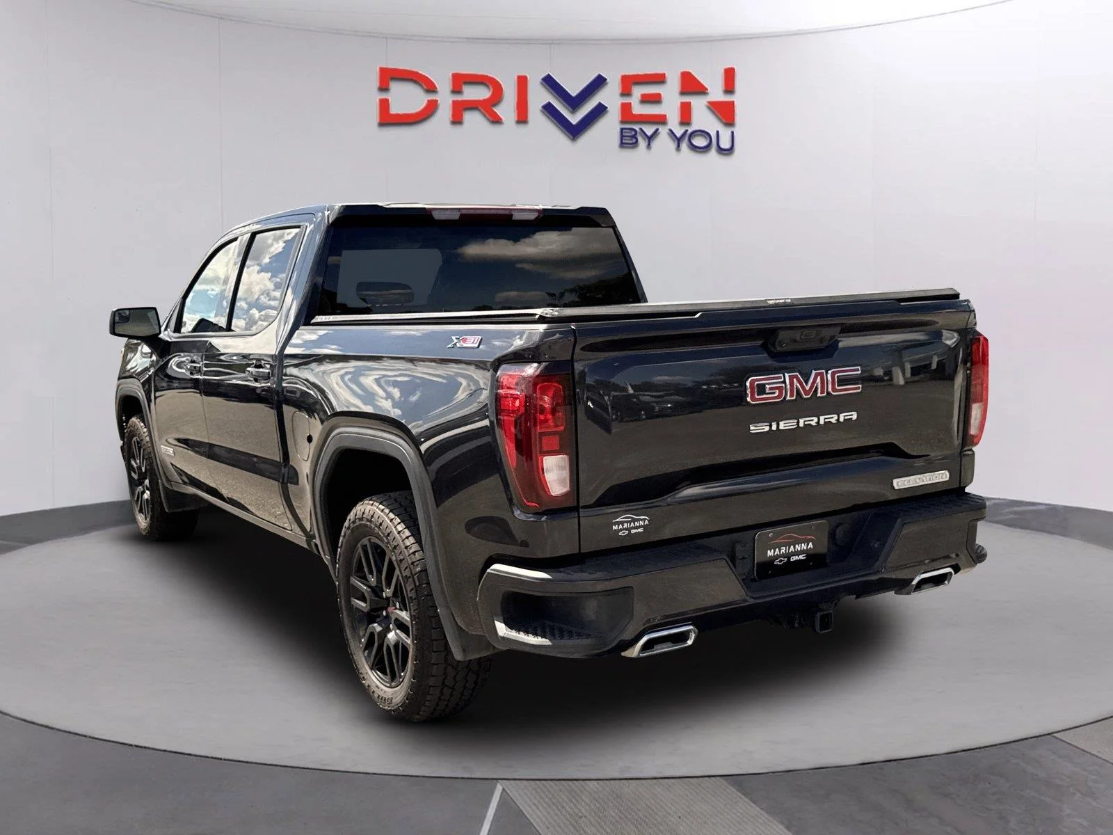 Used 2023 TITANIUM RUSH METALLIC GMC Elevation image 6