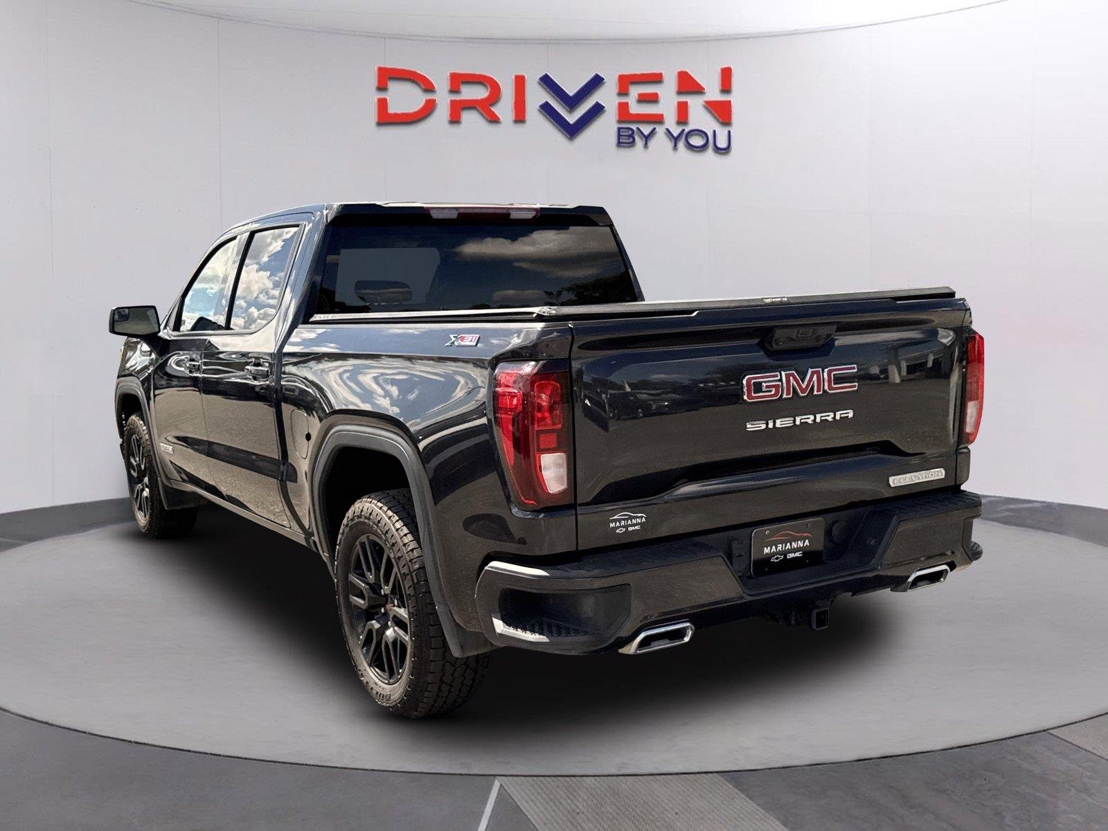 Used 2023 TITANIUM RUSH METALLIC GMC Elevation image 6