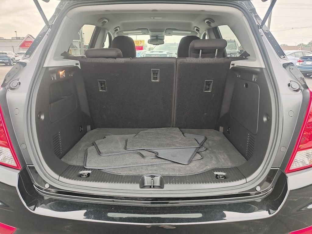 Used 2022 Black Chevrolet LS image 9