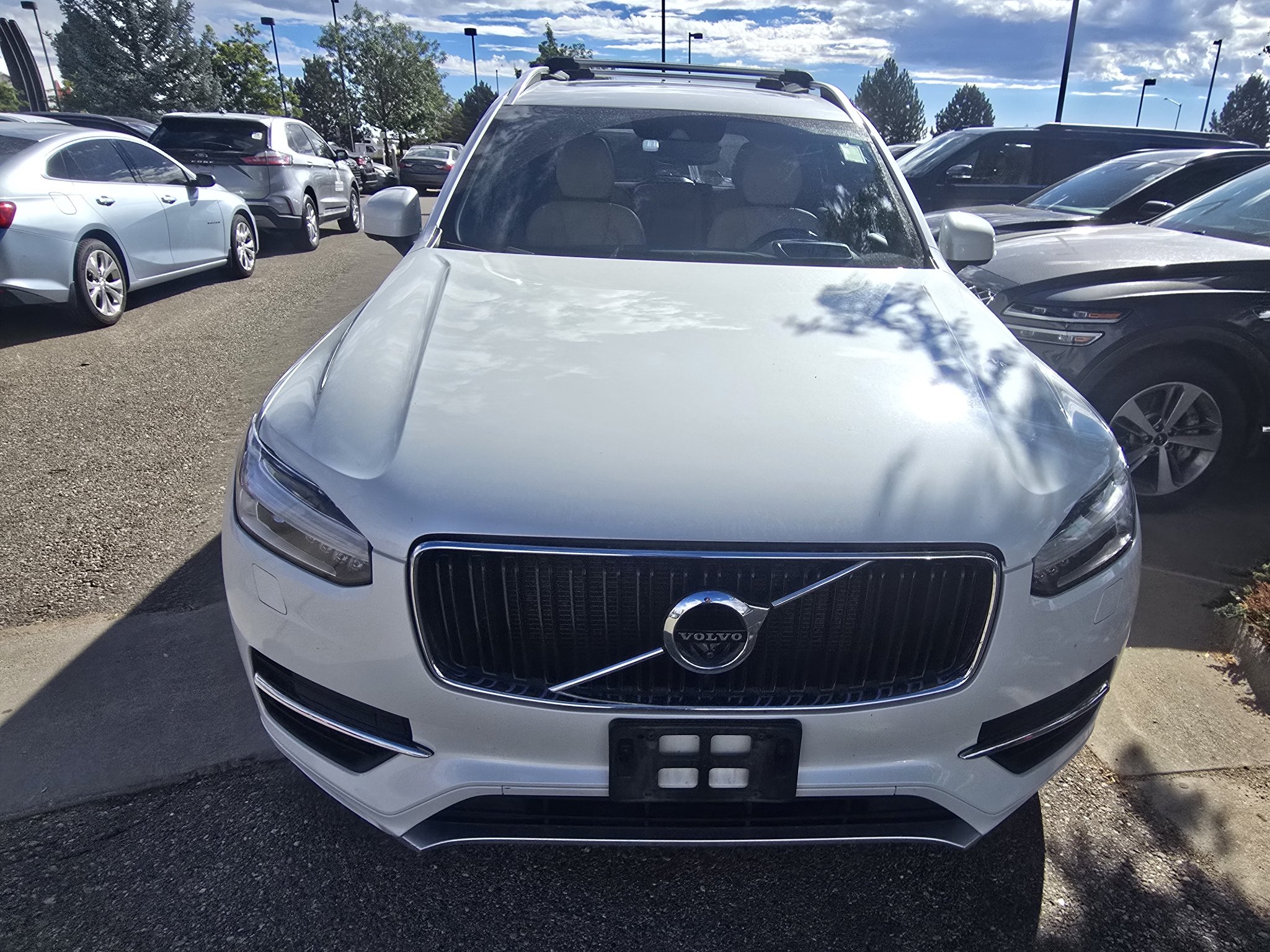 Used 2019 Crystal White Pearl Metallic Volvo Momentum image 7