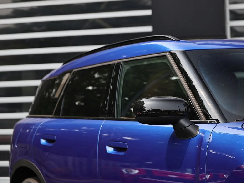 New 2027 Blazing Blue MINI Signature Plus image 3