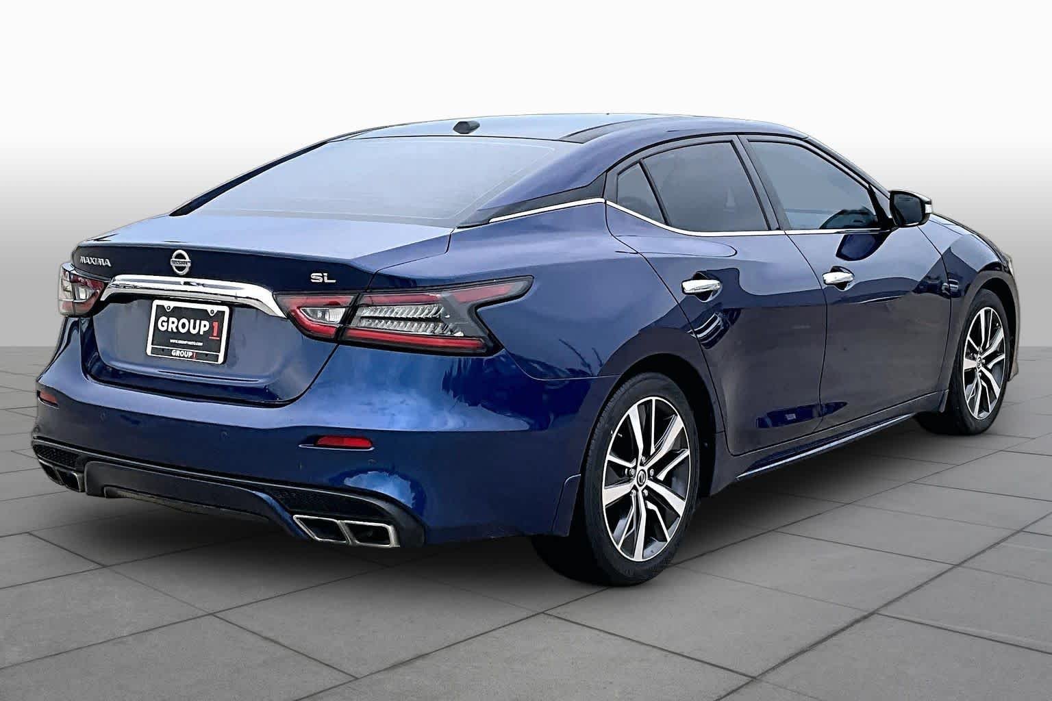 Used 2019 Deep Blue Pearl Nissan SL image 12
