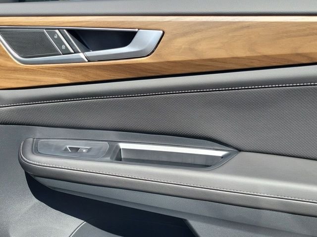 New 2026 Silver Volkswagen SE w/Technology image 18