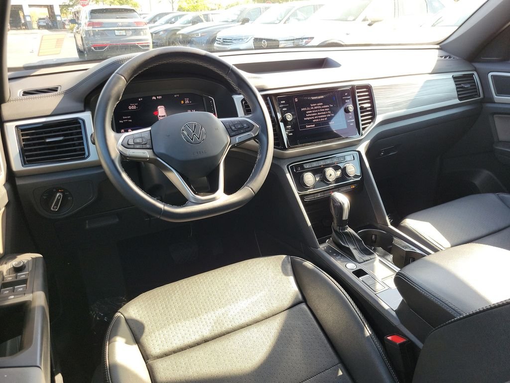 Certified Used 2023  Volkswagen 2.0T SE w/Technology image 11