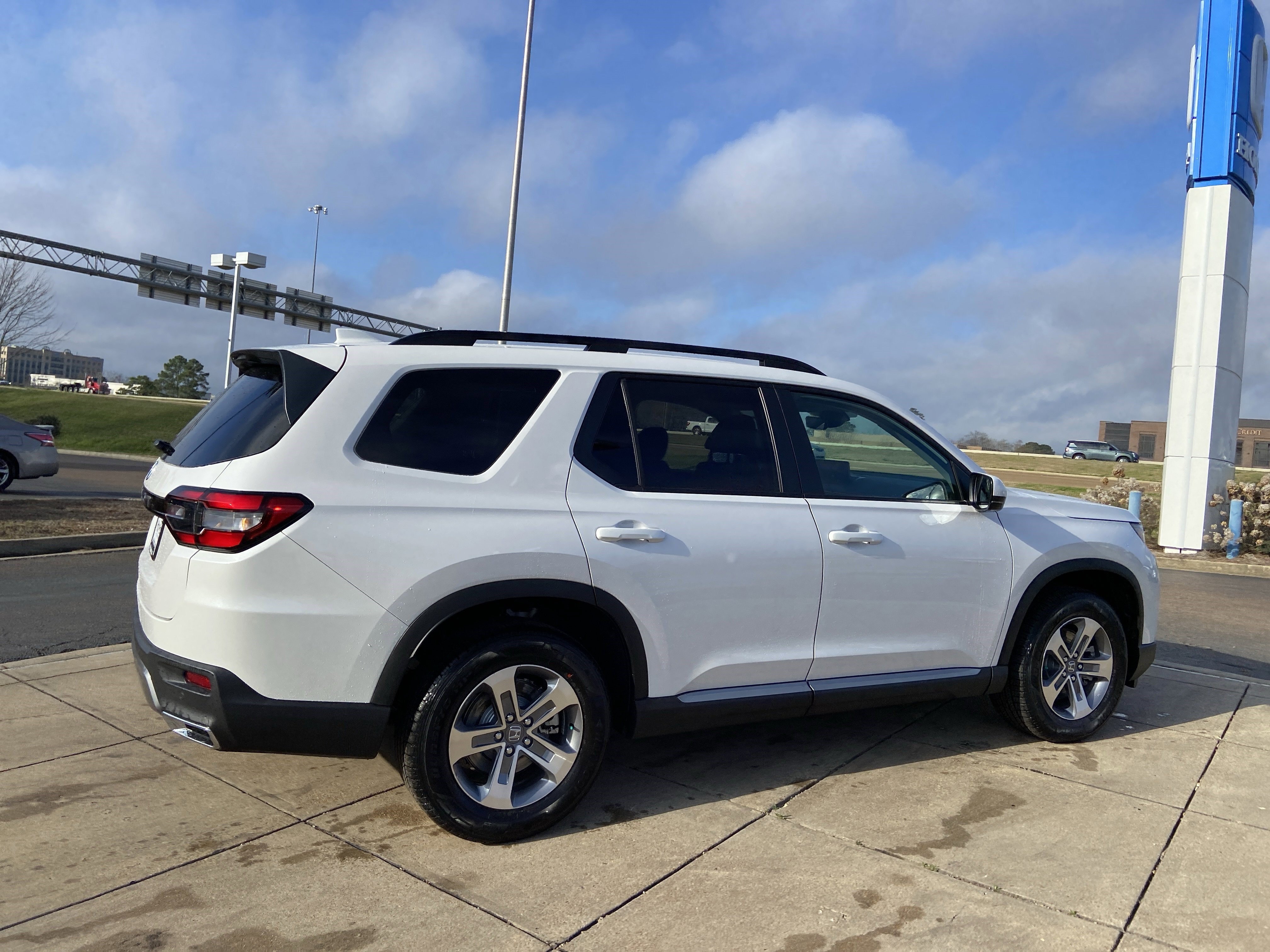 New 2026 Platinum White Pearl Honda EX-L image 11