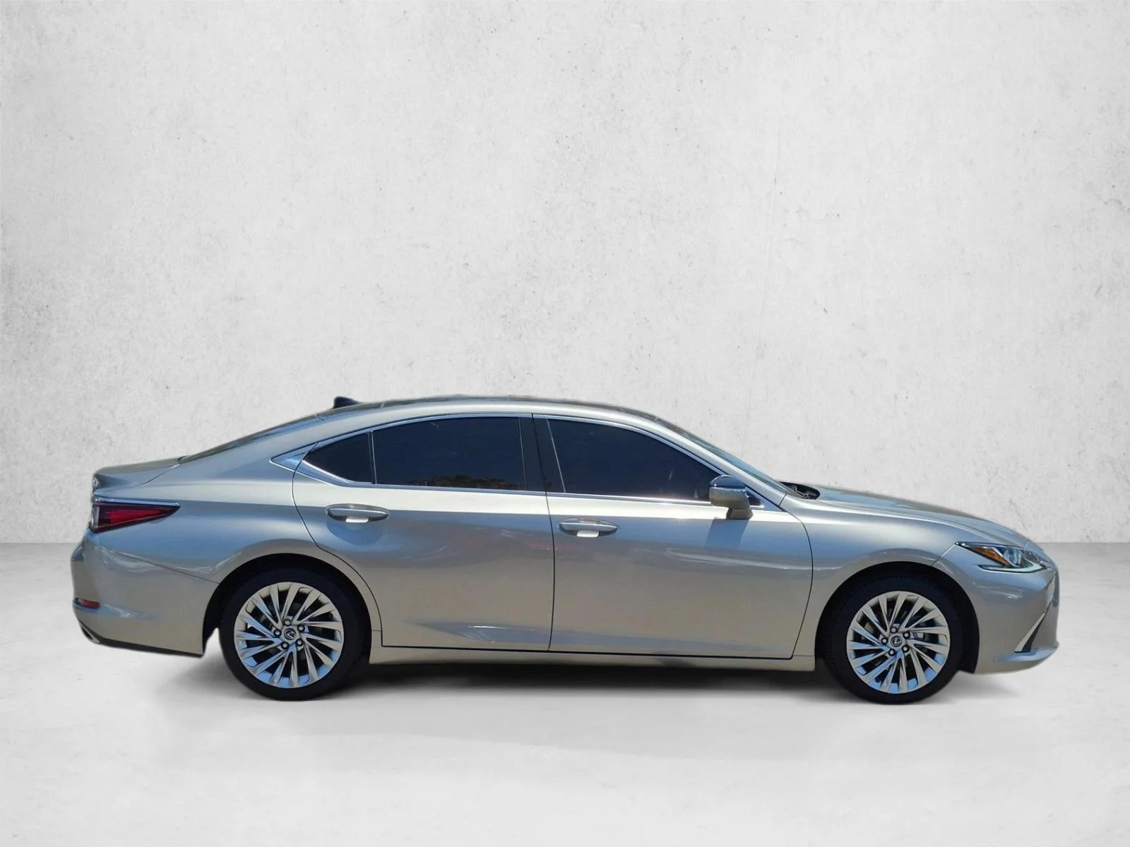 Certified Used 2020 Atomic Silver Lexus ES 350 Luxury image 4