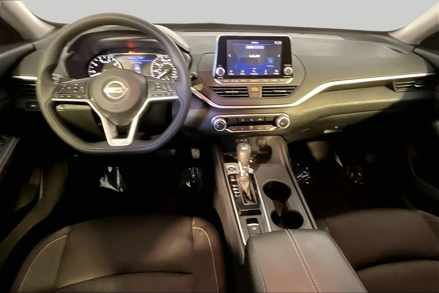 Used 2020 Glacier White Nissan 2.5 S image 16