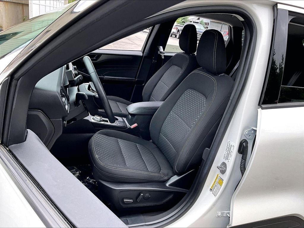Used 2023 White Metallic Ford Active image 10