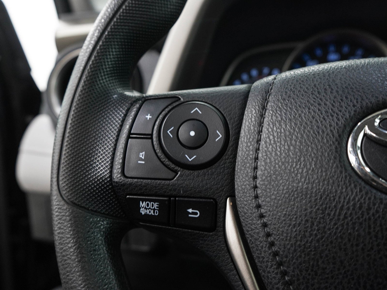 Used 2015 Magnetic Gray Metallic Toyota Xle image 24