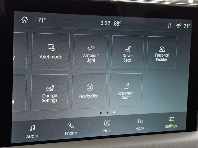Used 2020 Black Metallic Lincoln Grand Touring image 36