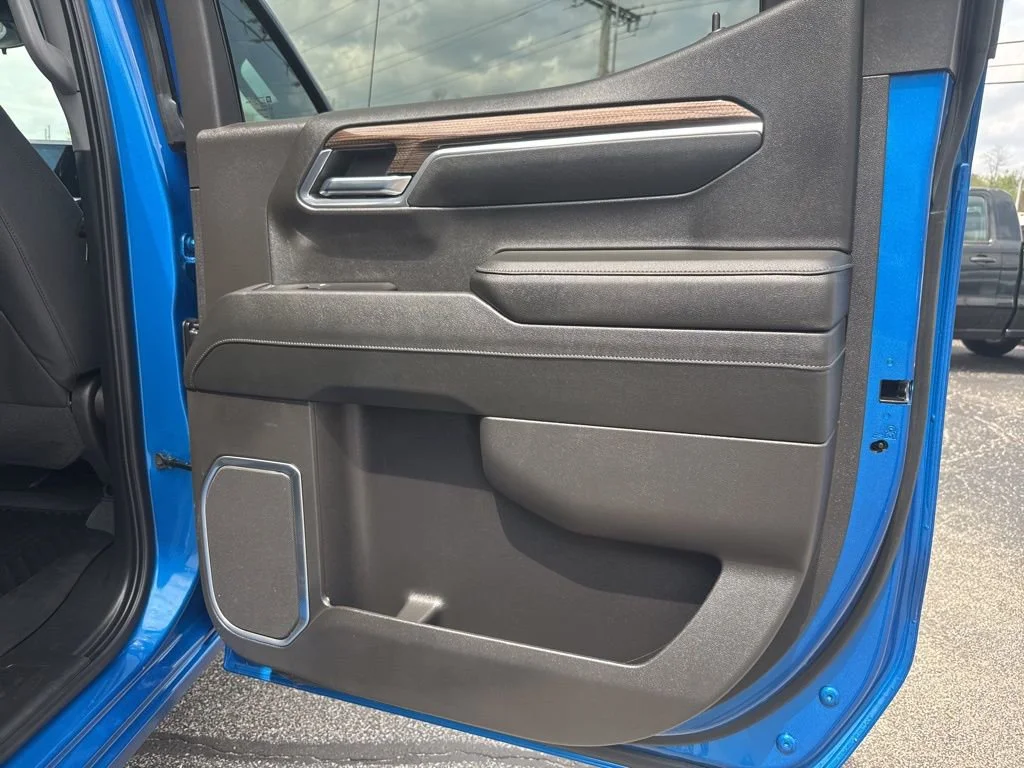 Used 2023 Glacier Blue Metallic Chevrolet LT image 19