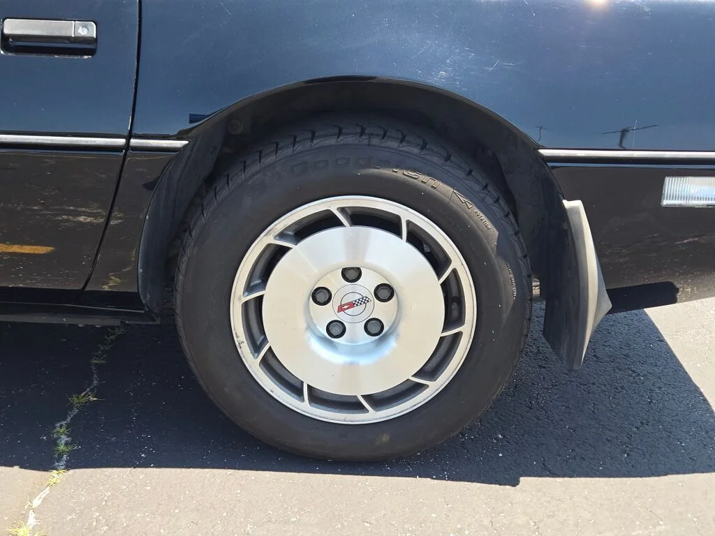 Used 1986 Black Chevrolet Base image 12