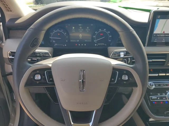 Used 2020 White Lincoln Reserve image 11