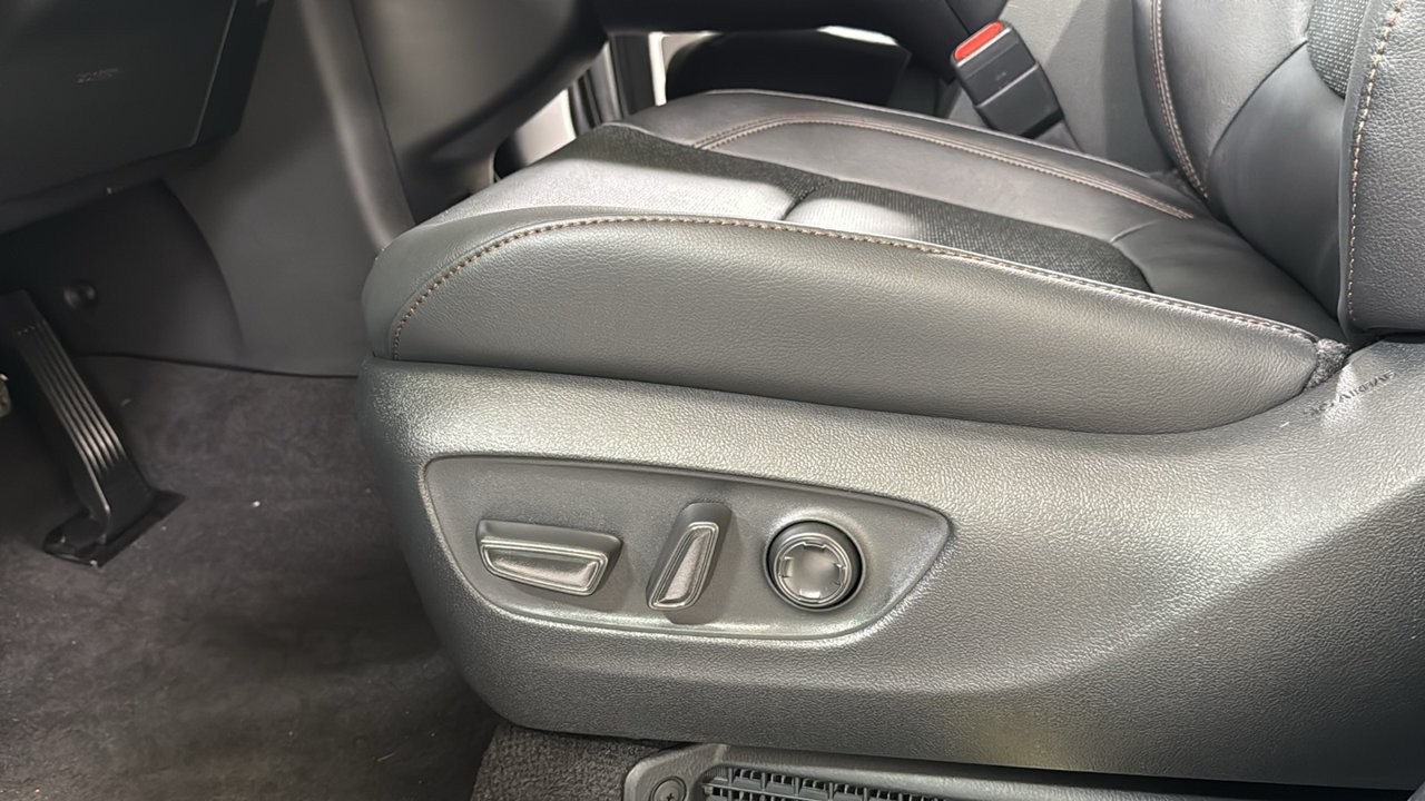 New 2026 Heavy Metal <sup>1</sup> Toyota  Platinum image 14