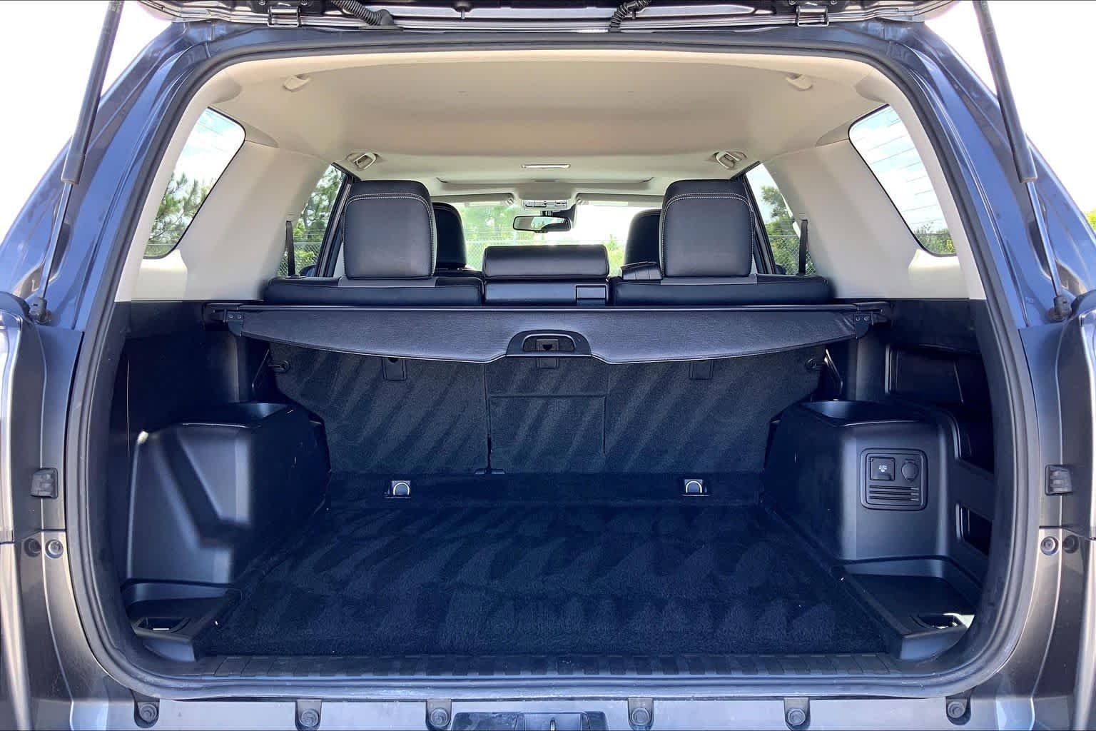 Used 2023 Magnetic Gray Metallic Toyota SR5 Premium image 34
