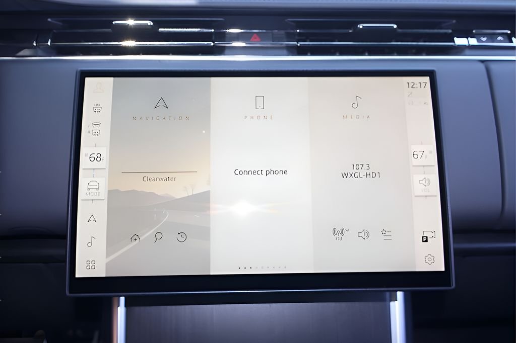 New 2026 Fuji White Land Rover SE image 22