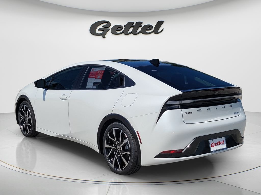 New 2026 Wind Chill Pearl <sup>1</sup> Toyota  XSE image 7