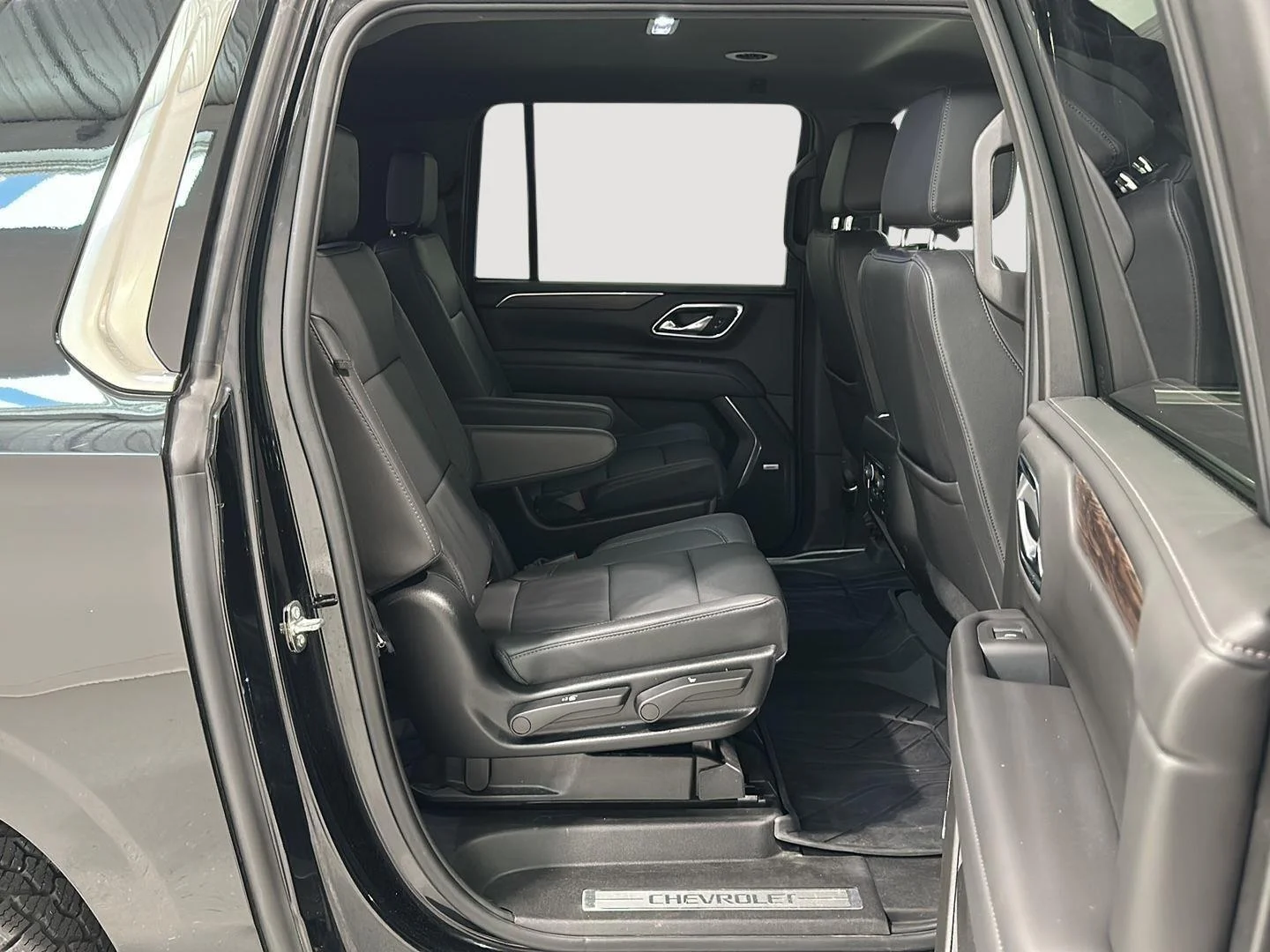 Used 2023 BLACK Chevrolet LT image 25