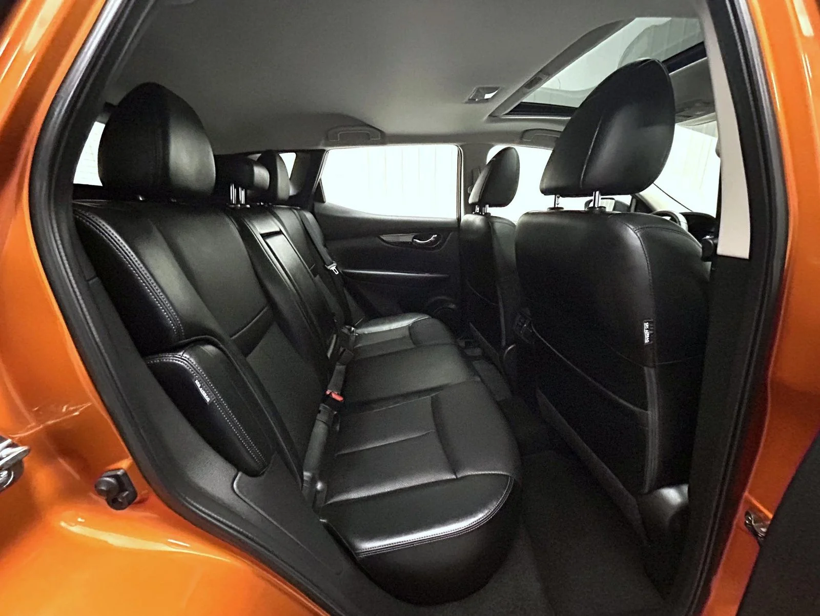 Used 2022 Orange Nissan SL image 18
