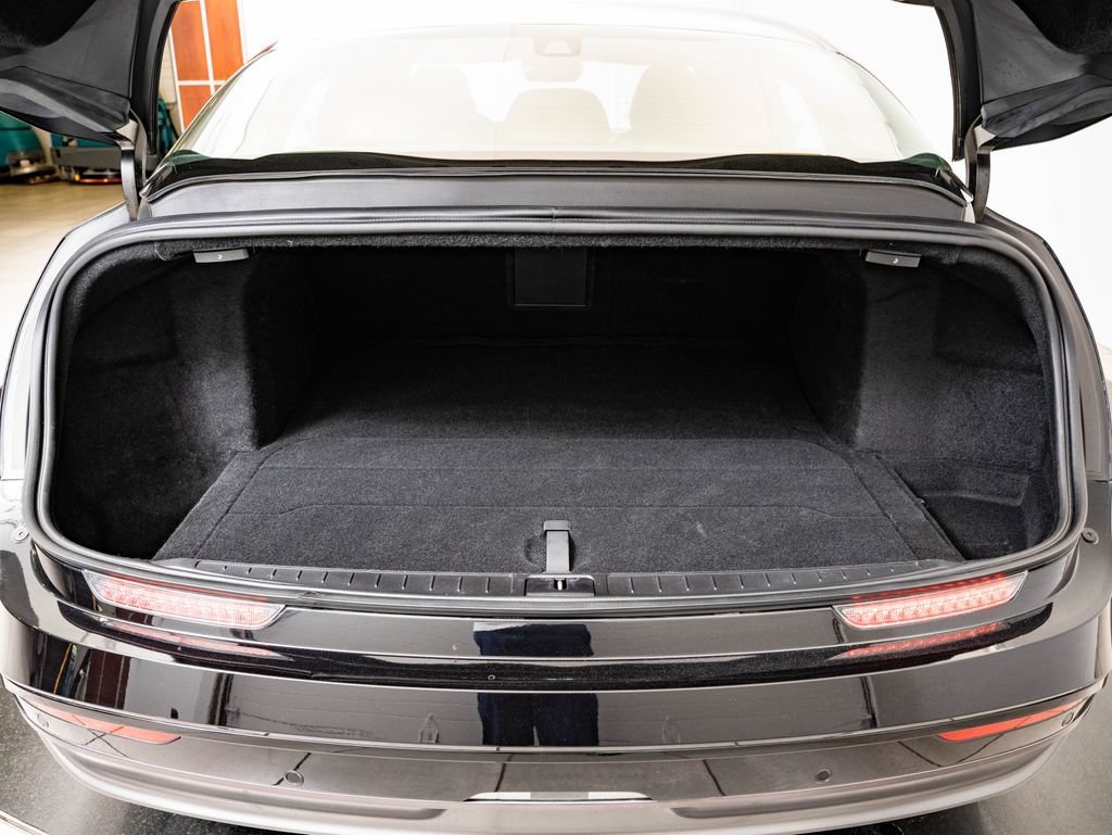 Used 2024 Black Lucid Touring image 18