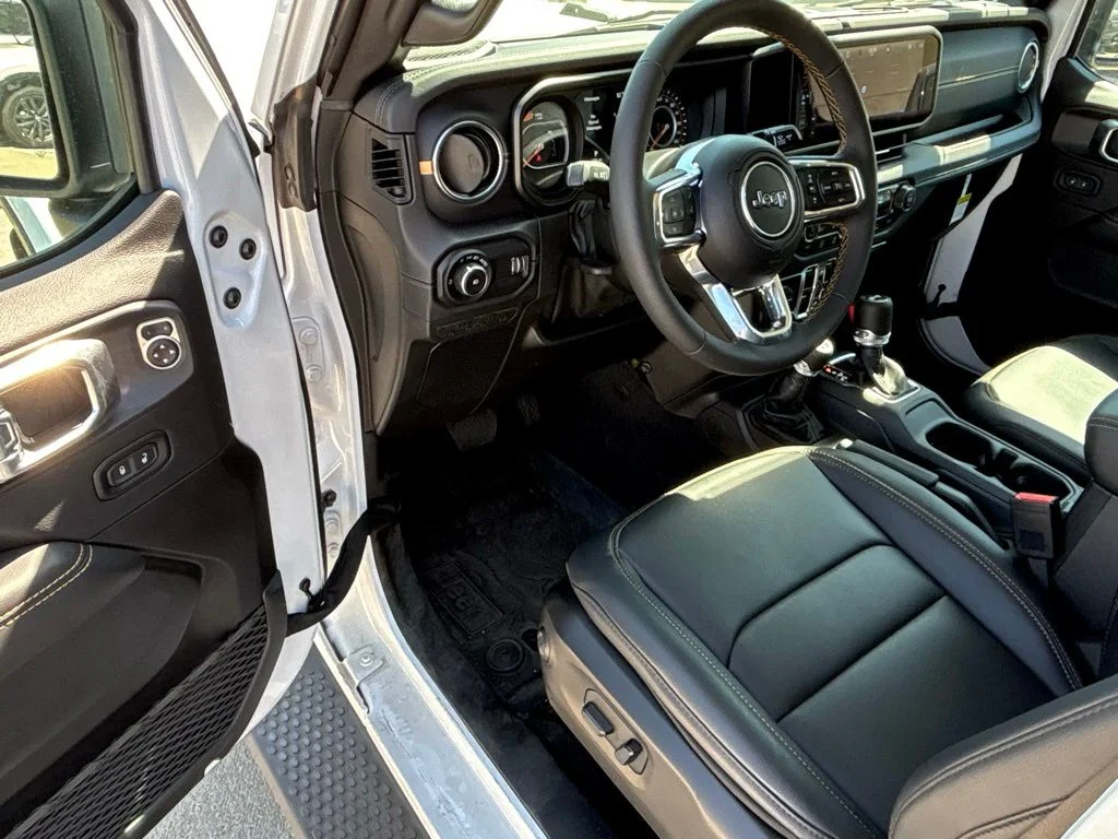 2025 Jeep Wrangler 4-Door Sahara - Photo 9