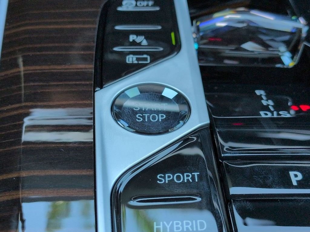 New 2026 Mineral White Metallic BMW xDrive50e image 29