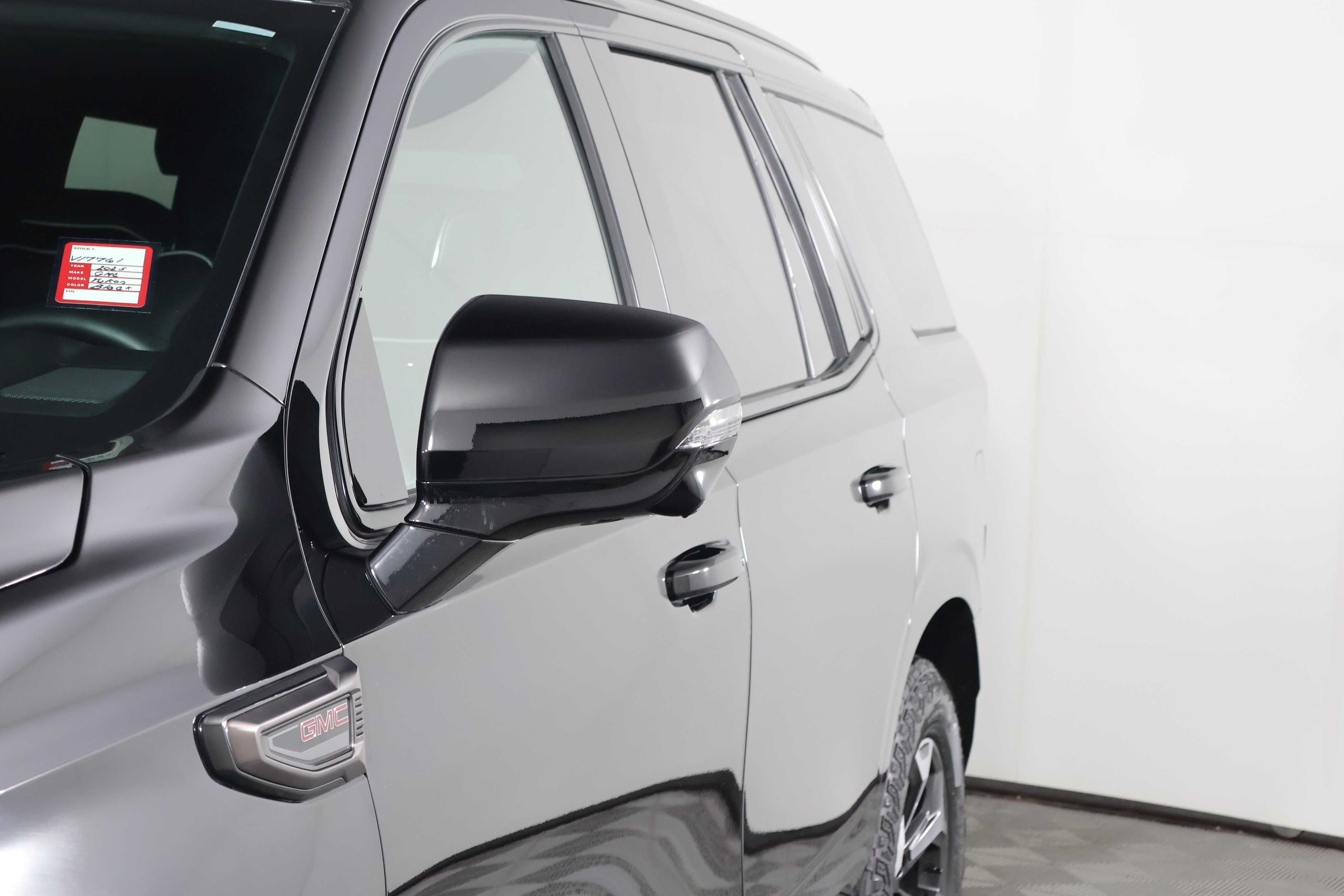 2025 GMC Yukon AT4 Ultimate - Photo 13