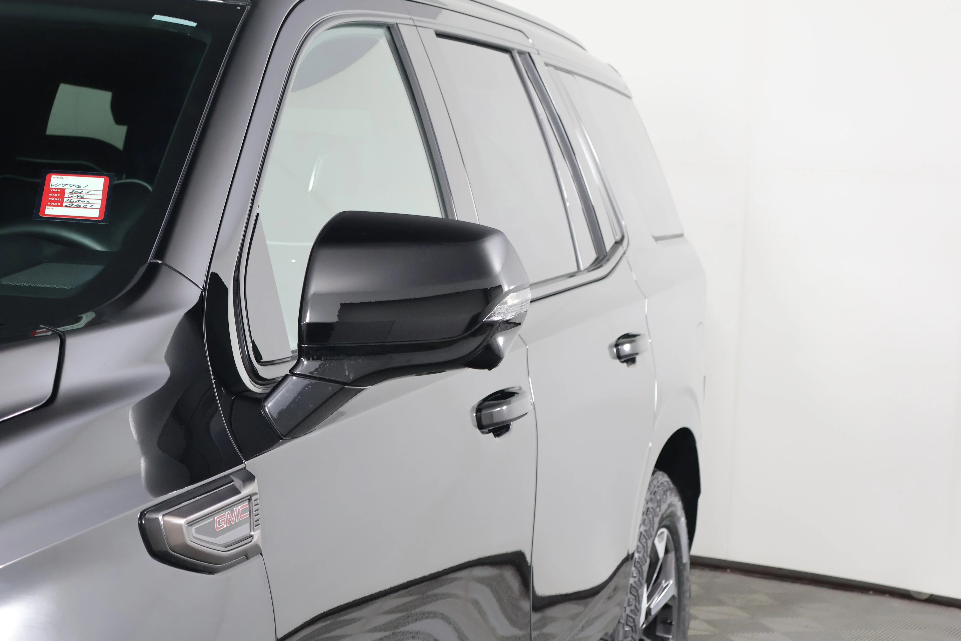 2025 GMC Yukon AT4 Ultimate - Photo 13