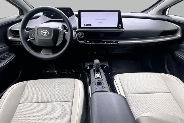 Certified Used 2025 WIND CHILL PEARL Toyota  image 15