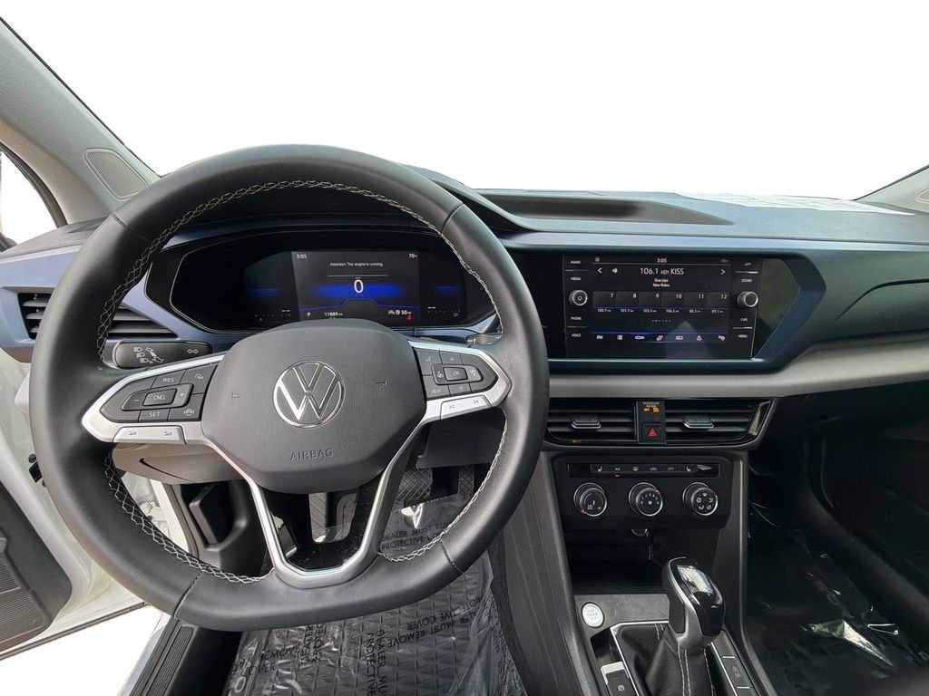 Used 2022 Pure White Volkswagen SE image 21