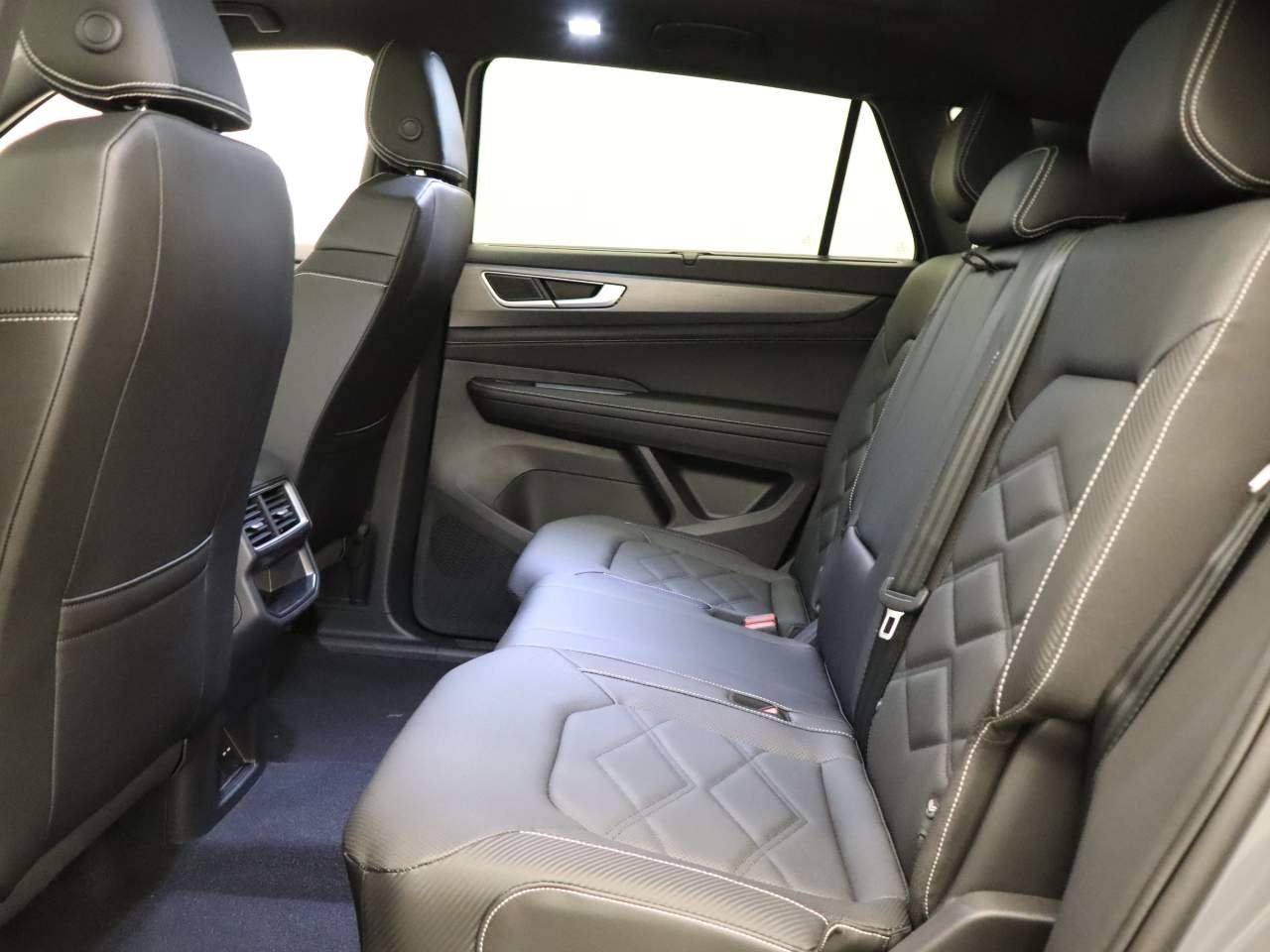 2026 Volkswagen Atlas Cross Sport SE w/Tech - Photo 15