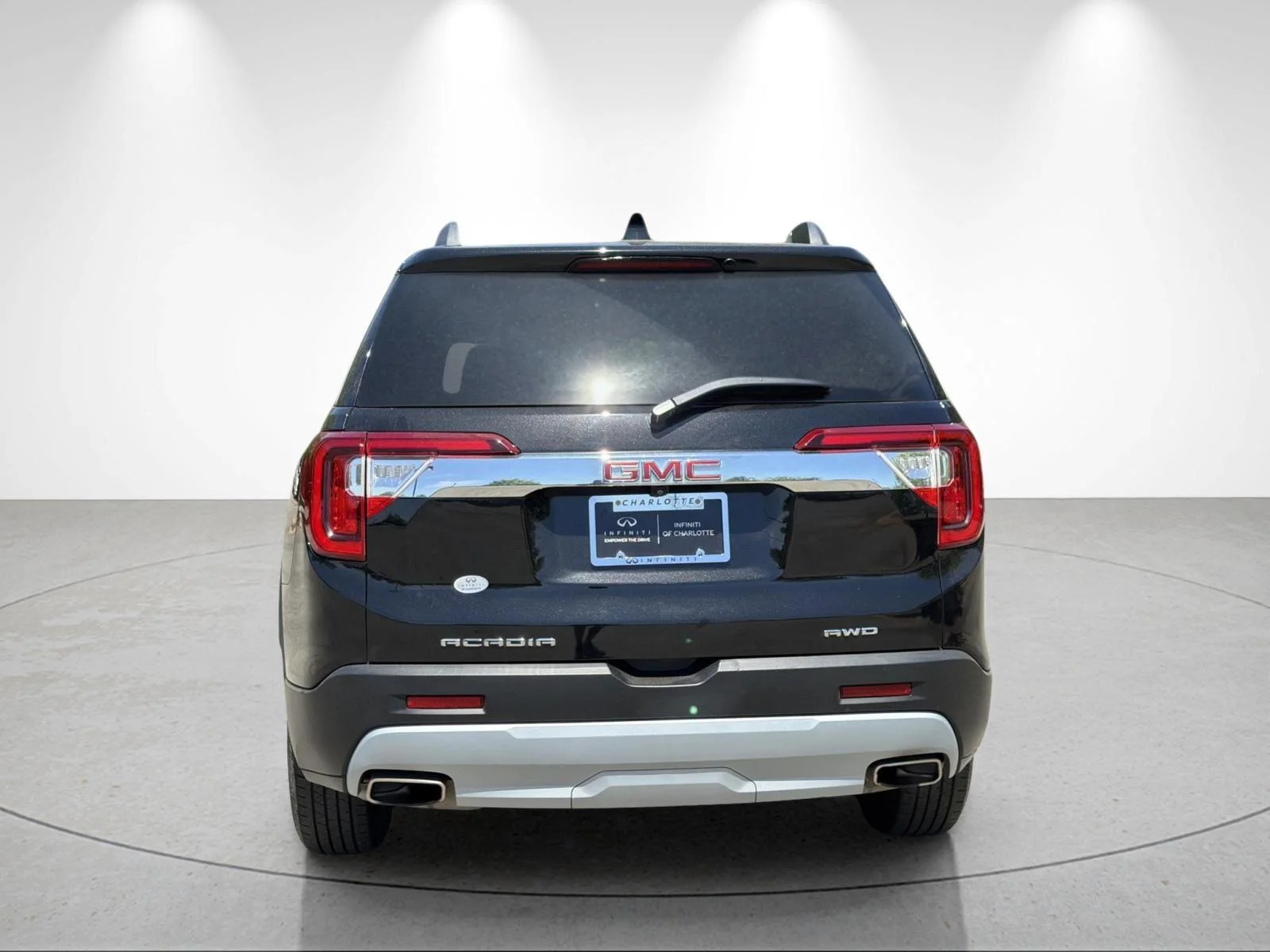 Used 2023 Ebony Twilight Metallic GMC SLE image 4