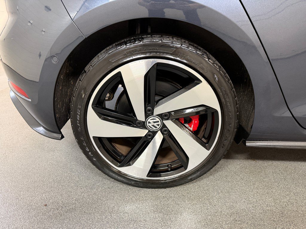 Used 2018 Dark Iron Blue Metallic Volkswagen Autobahn image 17