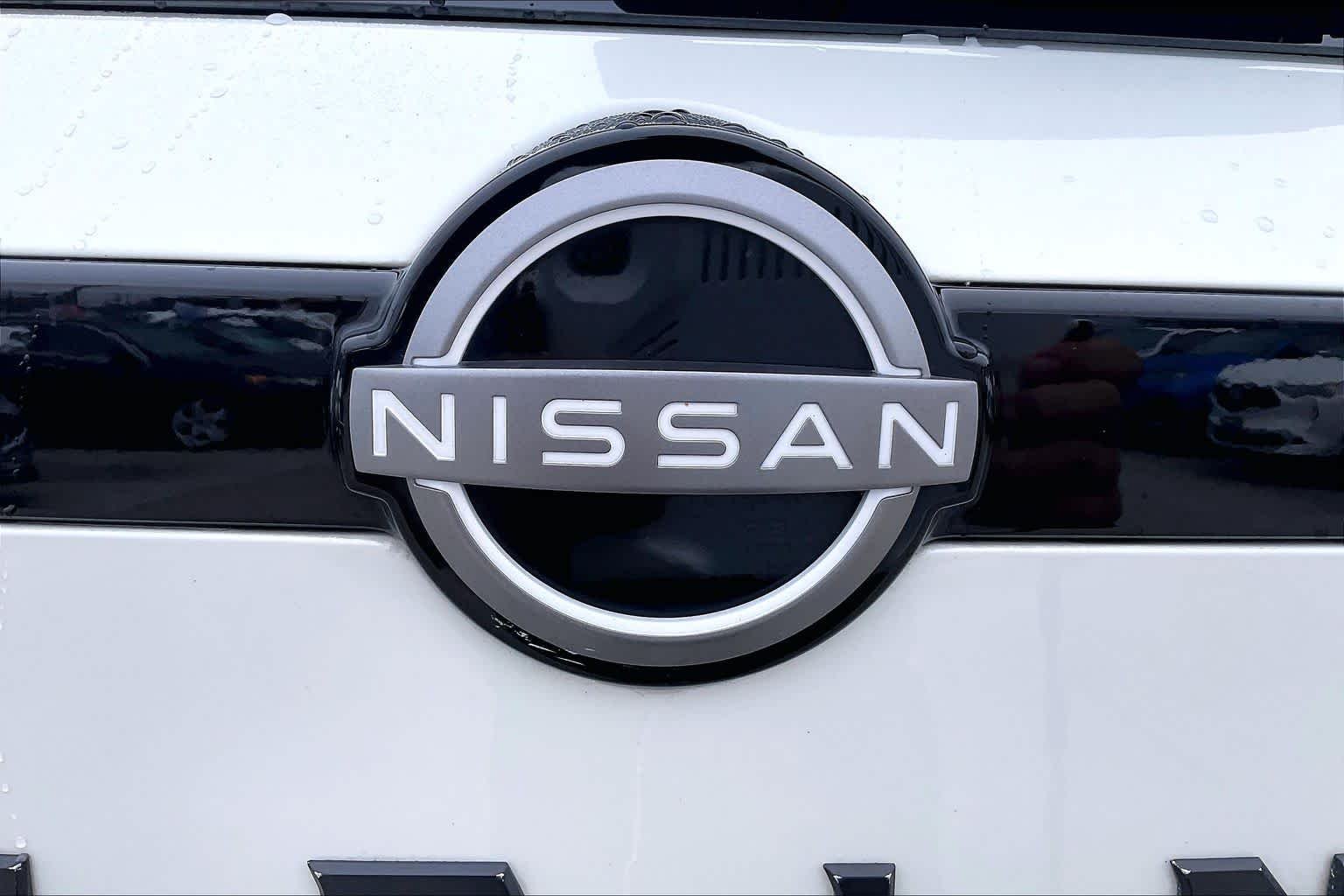 Used 2023 Super Black Nissan Platinum image 32