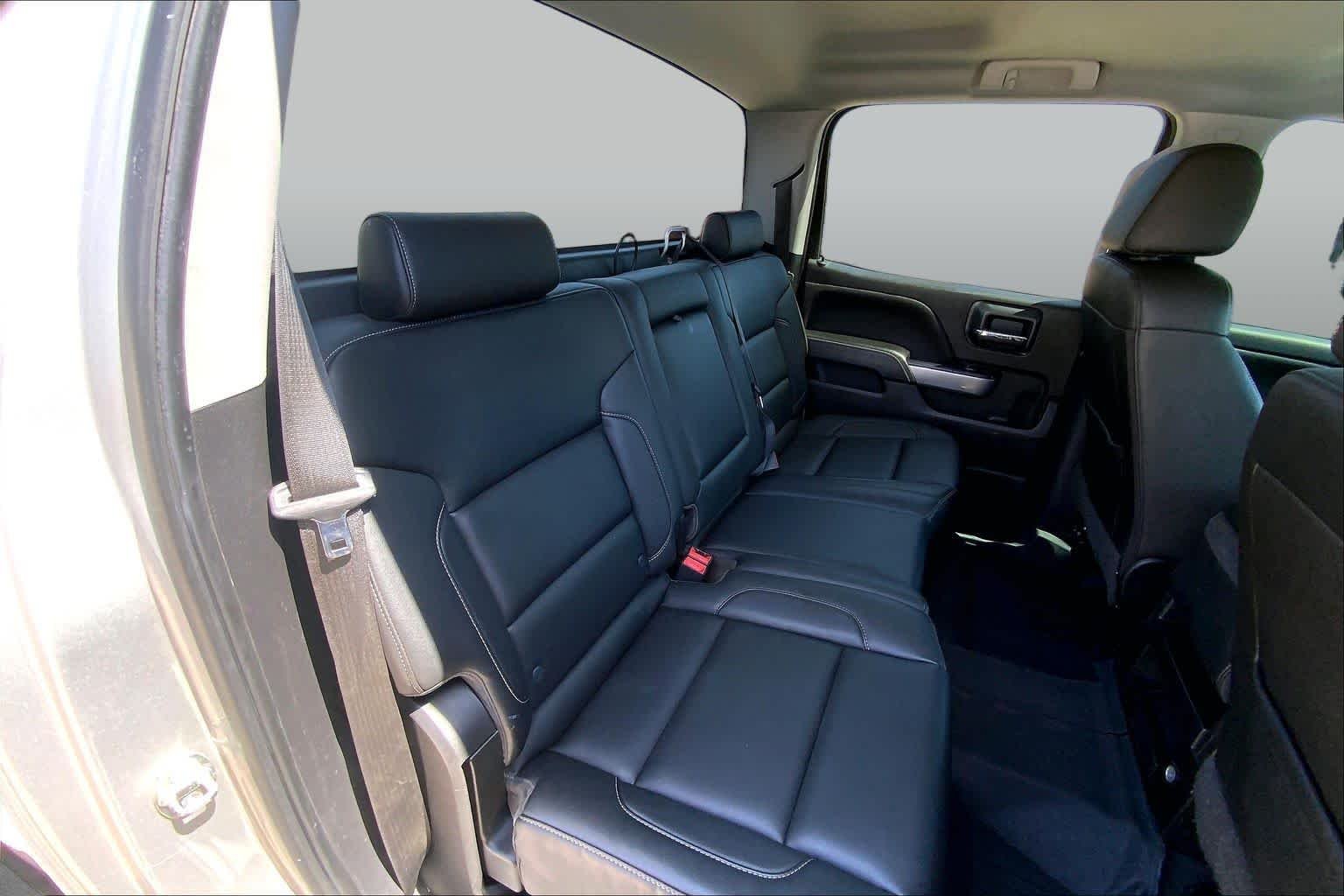 Used 2018 Silver Ice Metallic Chevrolet LT image 20