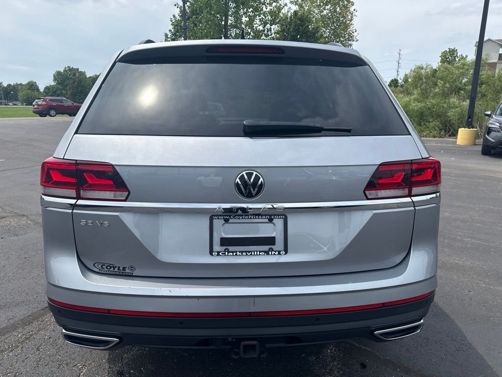 Used 2022 Silver Volkswagen 3.6L V6 SE w/Technology image 4