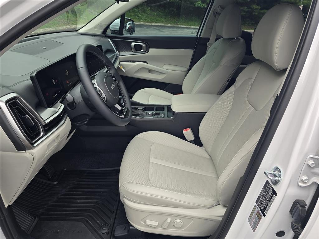 2025 Kia Sorento S - Photo 12