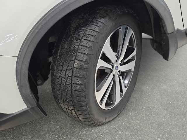 Used 2018 White Subaru 3.6R image 30