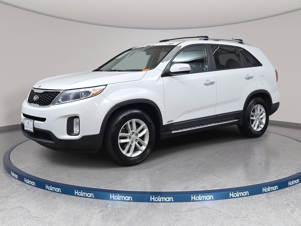Used 2015 Snow White Pearl Kia LX image 1