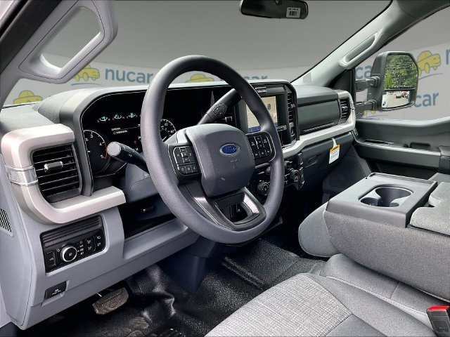 New 2026 Oxford White Ford F-350® XLT image 7
