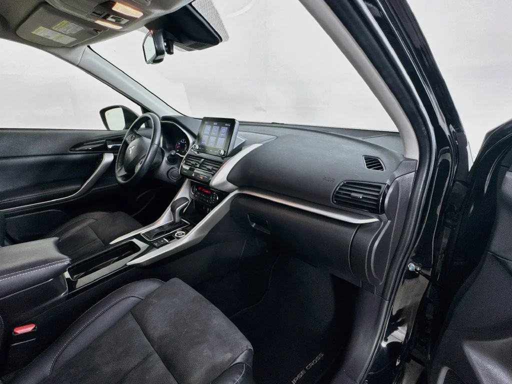 Used 2022  Mitsubishi SE image 34