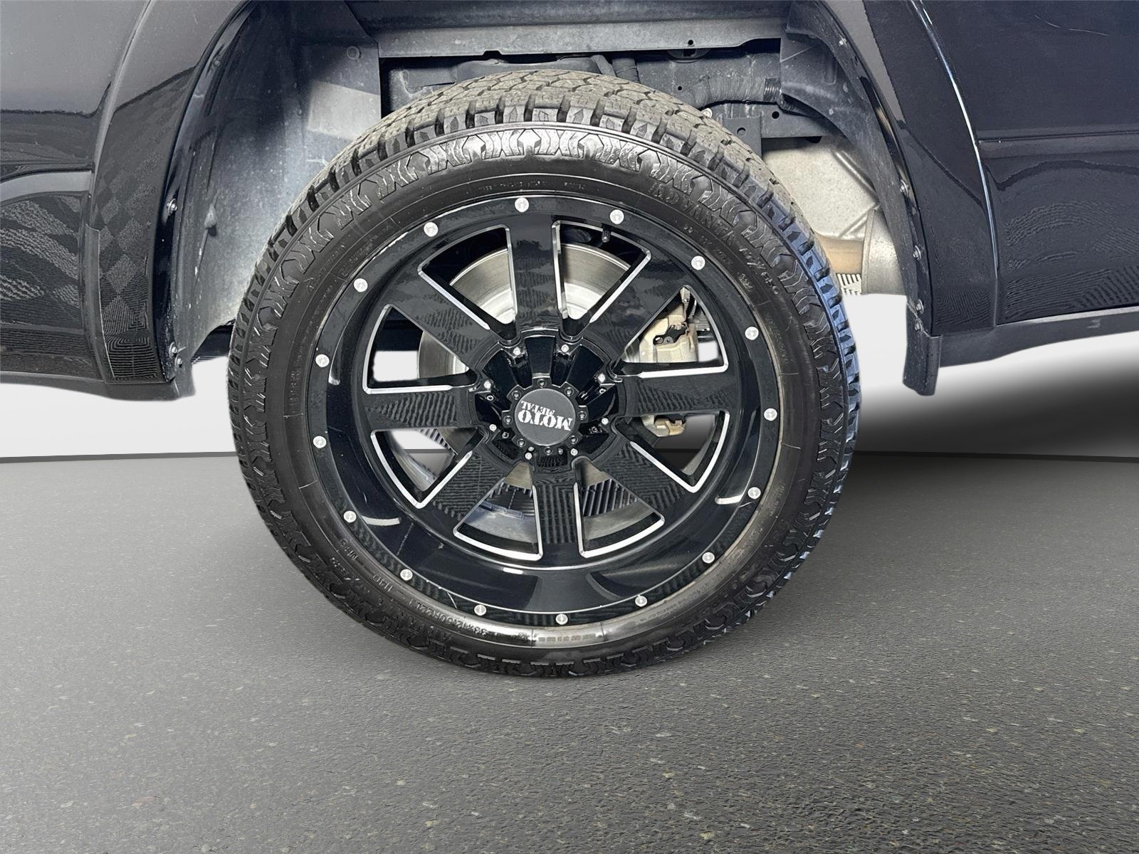 Used 2021 Diamond Black Crystal Pearlcoat Ram Laramie image 30