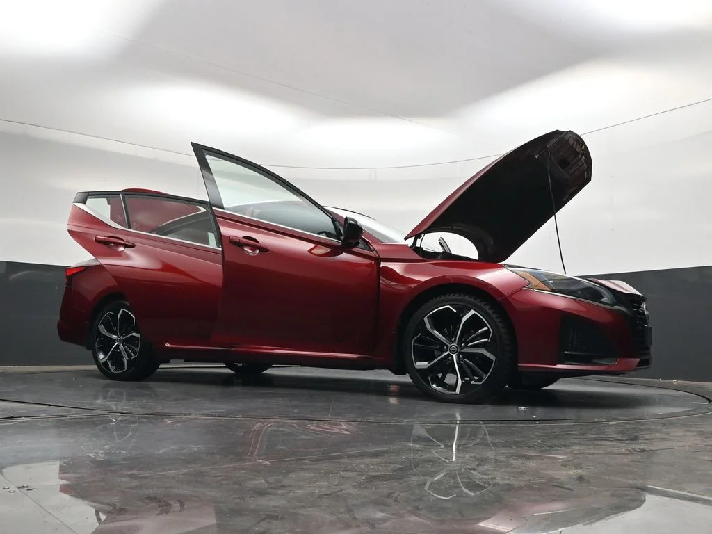 Used 2023 Red Nissan 2.5 SR image 47