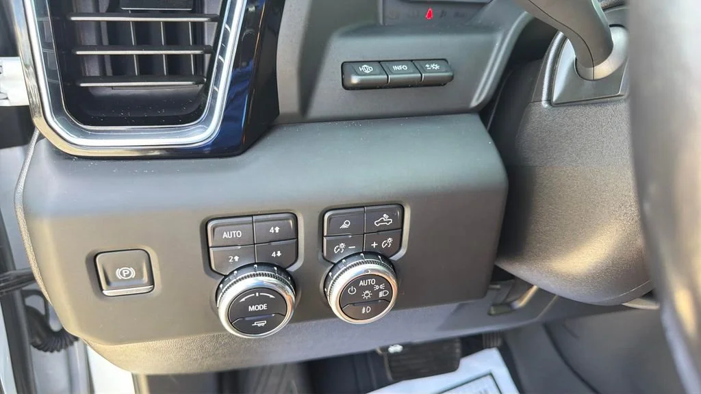 Used 2024 White Frost Tricoat GMC Denali Ultimate image 20